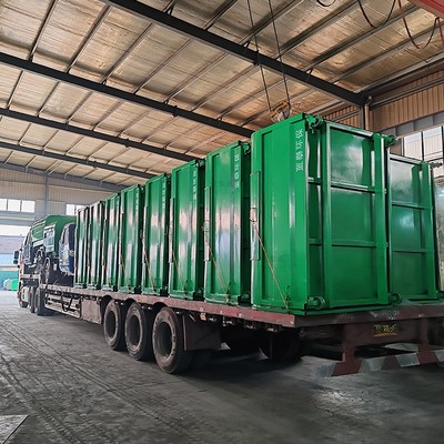 甘肃庆阳垃圾清运装备升级 5辆勾臂车与19个垃圾箱发货背后的技术与服务